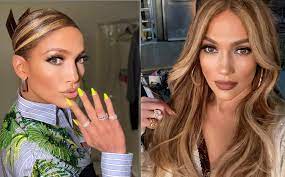 Jennifer lopez, above, bared her famous curves in a custom atelier versace illusion gown. Jennifer Lopez Got Chunky 90s Inspired Highlights