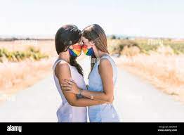 Homosexuelle frauen umarmen -Fotos und -Bildmaterial in hoher Auflösung –  Alamy