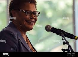 Karen Osler's Instagram, Twitter & Facebook