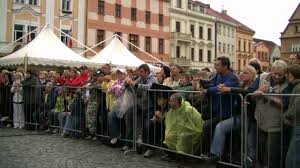 Jejich začátky ovlivnil beat, hráli ve skupině the three long fingers a také the preachers. Ujdeto Lyrics Nedvedi Nova Text Pisne