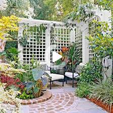 19 Belles Idees De Cloture En Treillis Et D Ecran Pour Transformer Votre Cour En Une Evasion Privee In 2020 Gartenspaliere Vorgarten Ideen Garten Landschaftsbau
