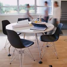 Designer der stuhl dsr von charles & ray eames. Eames Plastic Side Chair Dsr Von Vitra Connox