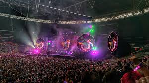 A head full of dreams is the seventh studio album by british rockers coldplay. Staging Coldplay S A Head Full Of Dreams Tour Livedesignonline