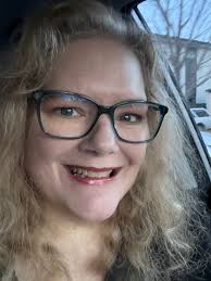 Once in awhile, go out have small fun, go back and face ur problem, it's  called Shege Management👌😊 Happy Weekend 🥳