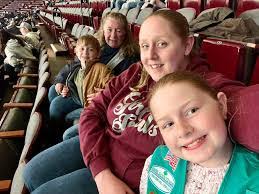 Leanna Hopkins's Instagram, Twitter & Facebook