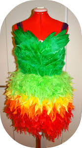 Amazing Diy Parrot Dress Halloween Costume Just Like How I Met Your Mother Papagei Kostum Papagei Kostum Damen Kostume Damen