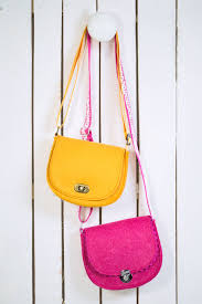 Fertig ist eine kleine und simple reißverschlusstasche. Kostenloses Schnittmuster Fur Die Easy Schultertasche Lulu Pattydoo