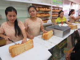 Di toko roti ini menyediakan menu lengkap jenis roti termasuk roti jadul yang masih eksis sampai sekarang seperti roti tawar, roti isi, hingga roti pastry. Roti Jadul Yang Lembut Ulasan Roti Ganda Pematang Siantar Indonesia Tripadvisor