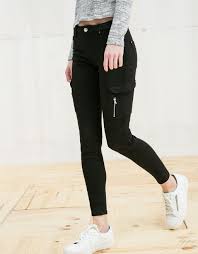 Bershka Black Cargo Pants With Chain Pantalon Cargo Basique Elastique Bsk Bsk Jeune Fille Bershka France Cargo Pants Outfit Skinny Clothes Cargo Pants Women
