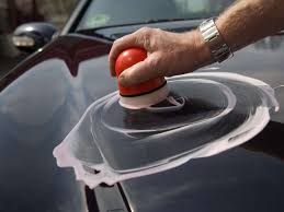 Mit Handarbeit Und Politur Glanzt Der Autolack Wieder Auto