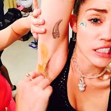 Oi Miley Cyrus Depila A Axila E Coloca O Resultado Na Web Confira Jovem Pan