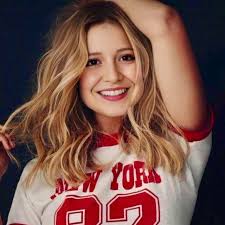 Can't stop thinking about Taylor Swift giving someone an award—she always  makes the moment about them, lifting others up with so much grace and  warmth 💖🏆 #TaylorSwift #HeartOfGold"