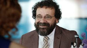 Kartal anadolu lisesi mezuniyetinin ardından 1987 yılında mimar sinan güzel sanatlar üniversitesi'nden mezun olmuştur. Reha Ozcan Doktorlar Biyografiler Youtube