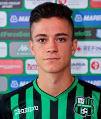 Berardi la passa a raspadori che con un magnifico tiro prende il palo e fa. Giacomo Raspadori Spielerprofil Fussballdaten