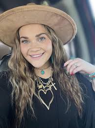 Wearing my fav charm necklace🐚💜