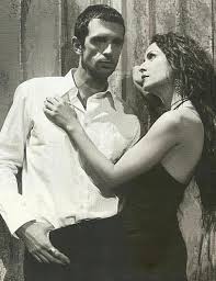 Η απώλεια του πατέρα και της 9χρονης αδελφής του και ο κόντρα ρόλος στις άγριες μέλισσες. H Agnwsth Sxesh Ths Annas Bissh Me Tis Agries Melisses Photos Gossip Tv Gr