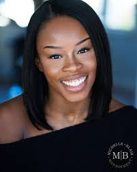 💖ELLE IS OFF TO THE SALON! 👩🏼💅 Elle's busy day at the Ellwood House has  come to an end and she's off to see her friend, Paulette at her salon and  catch