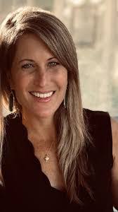 Emily Kamin's Instagram, Twitter & Facebook