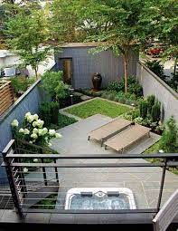 23 Small Backyard Ideas How To Make Them Look Spacious And Cozy Woohome Small Yard Landscaping Small Courtyard Gardens Small Backyard Gardens