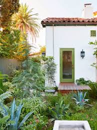 Tour A Glam Hollywood Garden Makeover Backyard Inspiration Backyard Garden Makeover