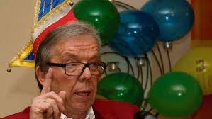 Der Hausmeister und die Stangen