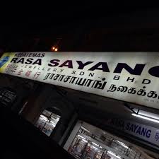 Bagi memudahkan warganet memahami apa yang disebutkan oleh lelaki itu, seorang pengguna twitter telah menterjemahkannya. Fotos Bei Kedai Emas Rasa Sayang Juwelier In Pelabuhan Klang