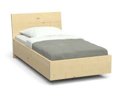 Games room for children with a single bed.: Einzelbett In 100x200 90x200 80x200 Bis Zu 120x200 Aus Massivholz Auch Andere Masse Moglich Massbett De