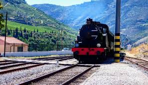 O comboio histórico do douro foi vandalizado na noite de sábado, na estação ferroviária da régua que serve de gare à linha do douro, onde a circulação não será afectada visto que as viagens do comboio só se realizam aos sábados e domingos durante o mês de julho e a sua limpeza deverá. Comboio Historico Regressa Ao Douro Douro Blog