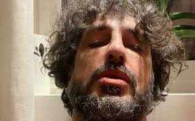 Per tutte le poppaporle che amano i bad boys ecco fabrizio corona e i suoi tagli di capelli molto. Fabrizio Corona Dalla Sua Parte Anche Adriano Celentano