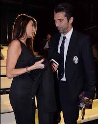 La madre è maria stella masocco ed è stata tre volte campionessa italiana di getto del peso e lancio del disco gigi e la conduttrice di sky hanno avuto un figlio, leopoldo mattia, nato il 6 gennaio del 2016. Gianluigi Buffon Y Su Mujer Ilaria D Amico
