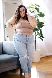 How To Style Plus Size Mom Jeans In 2021 Plus Size Fashion Blog Plus Size Fashion Plus Size Mom Jeans