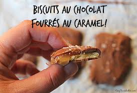 Biscuits Au Chocolat Fourres Au Caramel Et A La Fleur De Sel Cinq Fourchettes En 2020 Biscuit Chocolat Caramel Biscuits