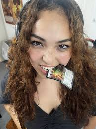 Carolina Victoria (@bitchyvelour)