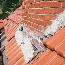 Refaire L Etancheite D Un Solin De Cheminee Maconne Toiture Maison Couverture Toiture Solin De Toit