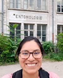 Julissa Melissa Churata Salcedo was awarded an Ernst Mayr Travel Grant from  the MCZ to visit three collections in Europe, the  @museumnationaldhistoirenaturelle, @naturalhistorymuseum and the  @ZoologyMuseumCambridge. She is working
