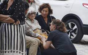 May 19, 2021 · a atriz ana brito e cunha assinalou uma data especial, no instagram, partilhando uma declaração romântica para o marido, afonso coruche. Eunice Munoz Emocionada Despede Se Da Filha No Velorio Vip Pt