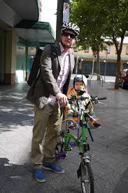 Velo Pliant Brompton Avec Siege Enfant Yepp A L Avant Brompton Velo Velopliant Velo
