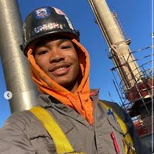 Should Ethan Ewing have got a performance bonus for beating hot prospect  Malcolm well maker in his UFC debut last night? 🤔 #UFC322