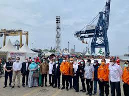 Kecelakaan ini diduga akibat kerusakan pada komponen kontrol dan kesalahan awak pesawat. S Ulzoo8axy5lm
