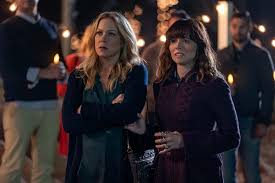 It's also the story she tells the support group: Dead To Me Bild Christina Applegate Linda Cardellini 56 Von 98 Filmstarts De
