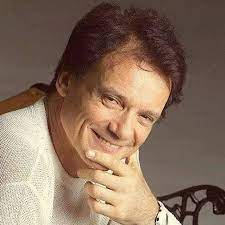 Discover massimo ranieri's biography, age, height, physical stats, dating/affairs, family and career updates. Massimo Ranieri E Grandi Amici Startseite Facebook