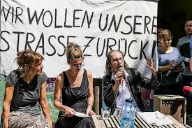 Anfang 1990 wurde das damals leerstehende gebäude 94 in der rigaer straße besetzt, wie andere häuser in der umgebung. Zwischen Protest Und Frust Berliner Abendblatt