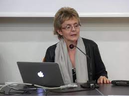 Ancora polemiche dopo l'attacco della senatrice a vita elena cattaneo. Merate Elena Cattaneo Senatrice A Vita Parla All Uditorio Della Semina Del Rapporto Scienza Politica Vaccini Ogm Merateonline
