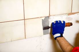 Der austausch ihrer badewanne ist ohne fliesen zu beschädigen erledigt. Kaputte Fliesen Austauschen Anleitung Und Tipps Heimwerkertricks Net