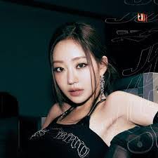 Julie Hanford's Instagram, Twitter & Facebook