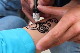 Henna is used as a hair dye, together with it henna is a substance, which paints the skin. Black Henna Tattoo Gives 7 Year Old Chemical Burns Simplemost