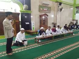 Perintah melaksanakan i'tikaf di masjid ini bisa kamu lihat pada penggalan ayat berikut. Pjs Bupati Karanganyar Senang Banyak Generasi Muda I Tikaf Di Masjid Agung