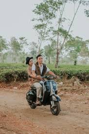 Kebun karet yang terkenal dengan sebutan alaska (alas karet) ini berlokasi di desa jatisari, kecamatan mijen. 18 Ide Prewedding Malang Kebun Teh Kebun