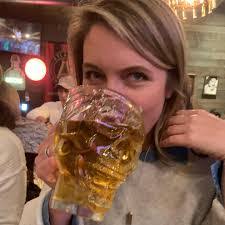 Carolyn Dingman's Instagram, Twitter & Facebook