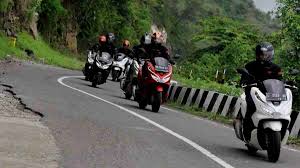 Lakukan penggantian kampas rem baru kalau sudah aus atau tipis, serta lakukan penyetelan rem belakang. Tips Touring Dengan Motor Matic Cermati Agar Perjalanan Aman Harapan Rakyat Online